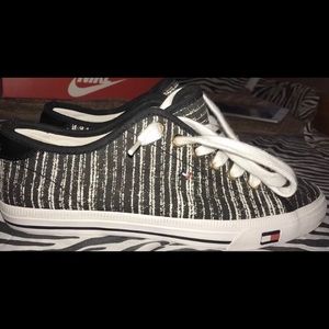 NEW Tommy Hilfiger Shoes Women Size 9